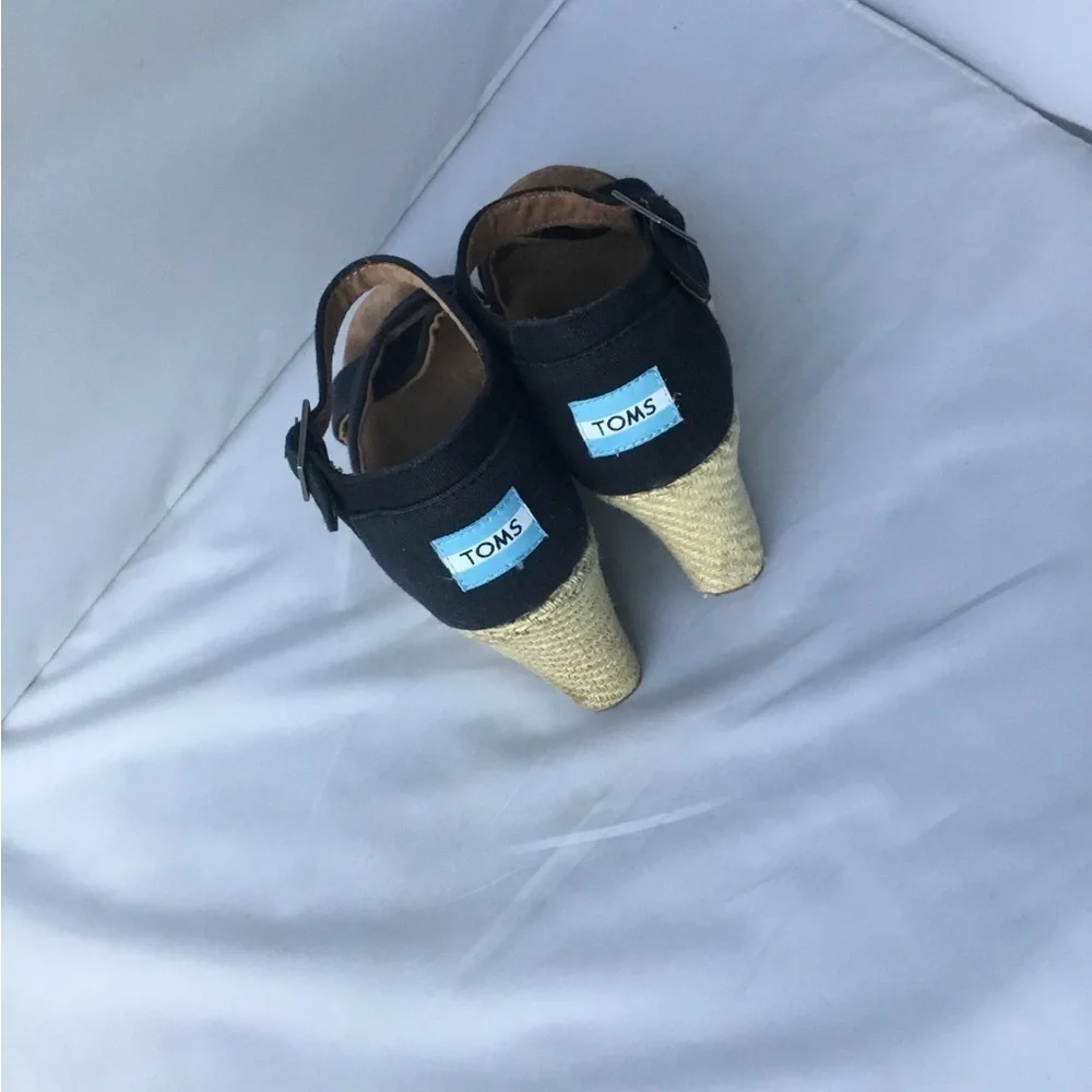 Toms‎ BLACK WEDGE SIZE 8